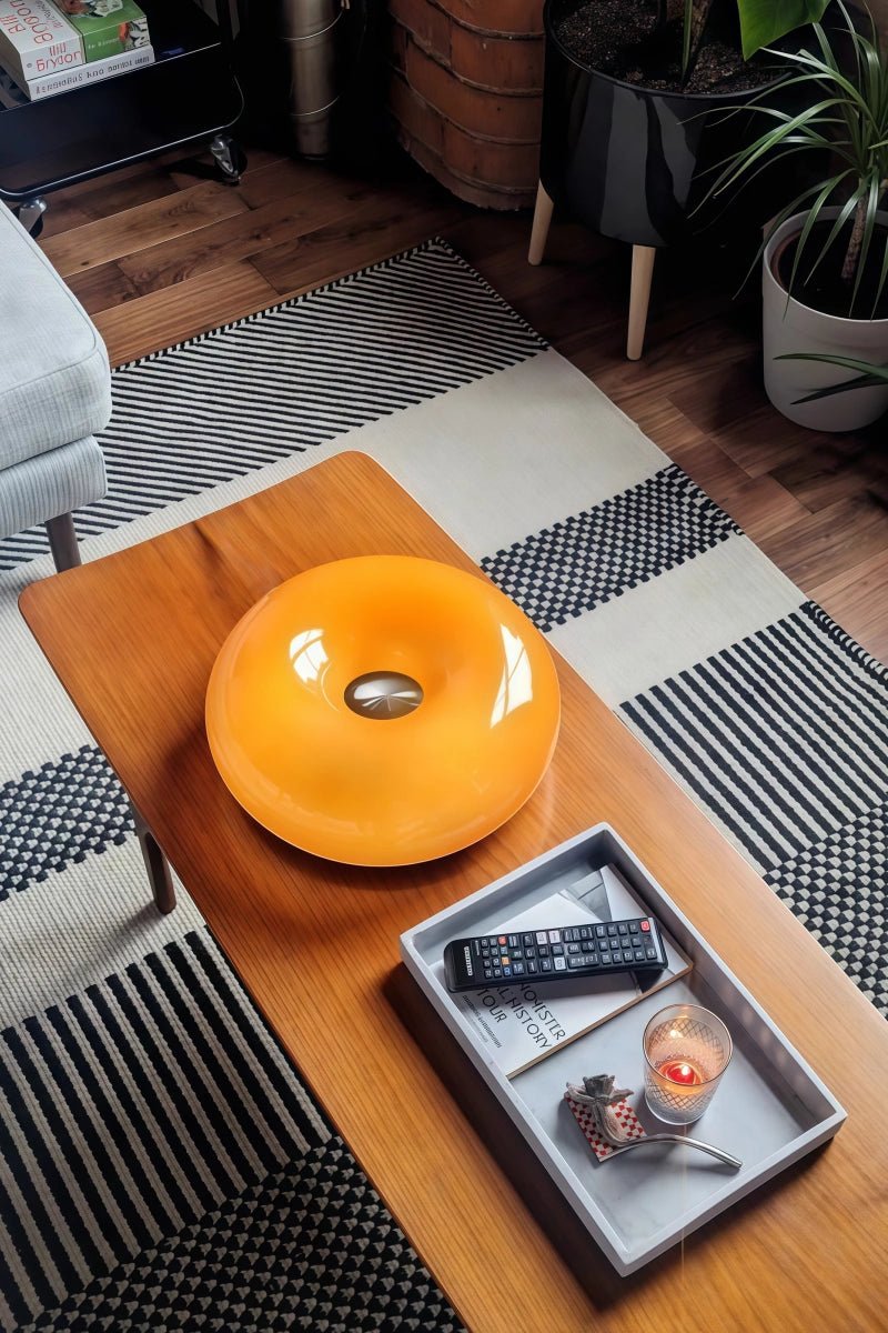Donut-shaped table lamp