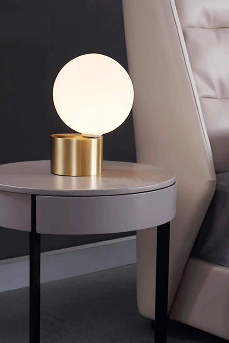 Spherical table lamp
